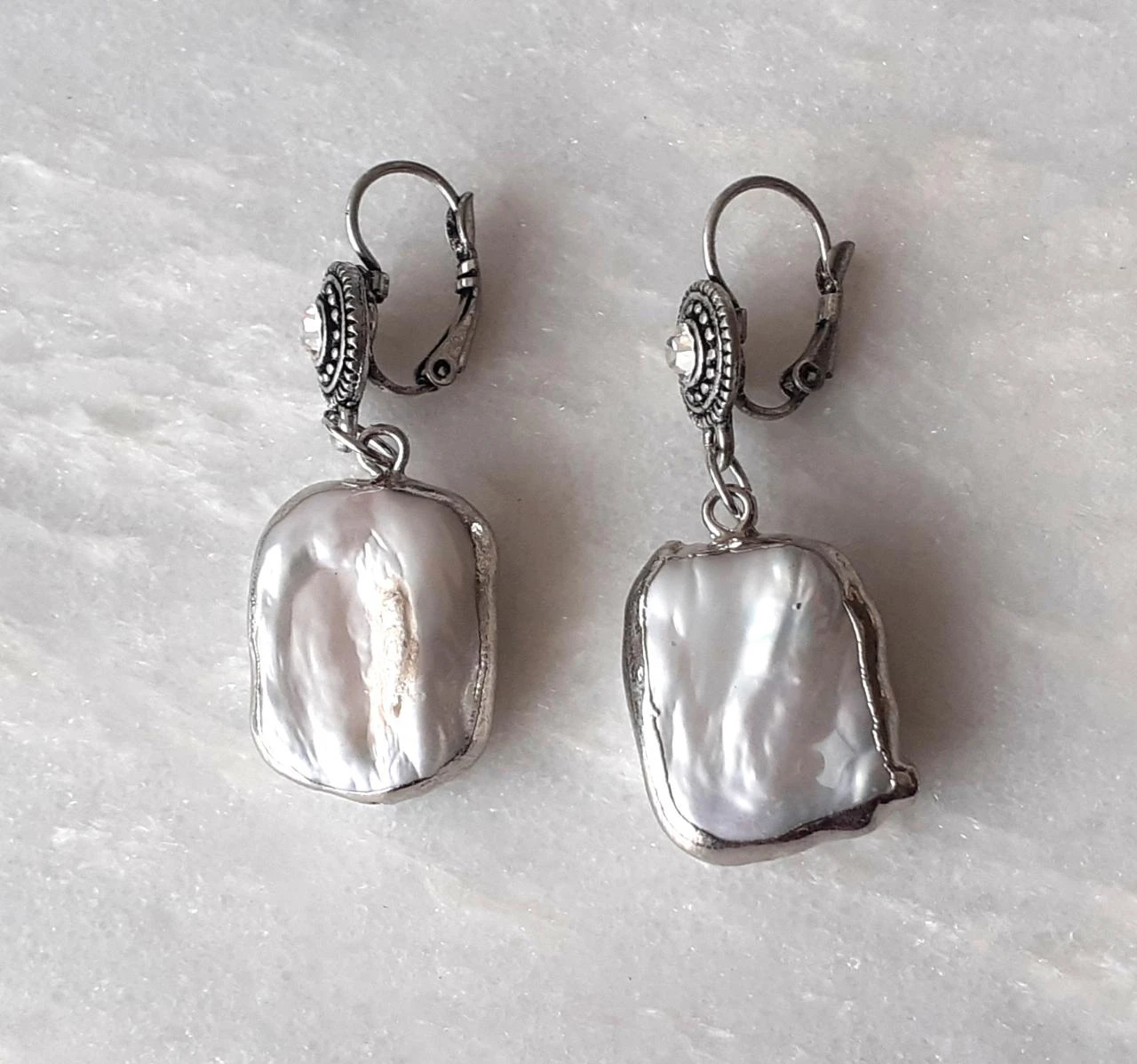 pendientes colgantes plateados con strass y perla de agua dulce – photo 4
